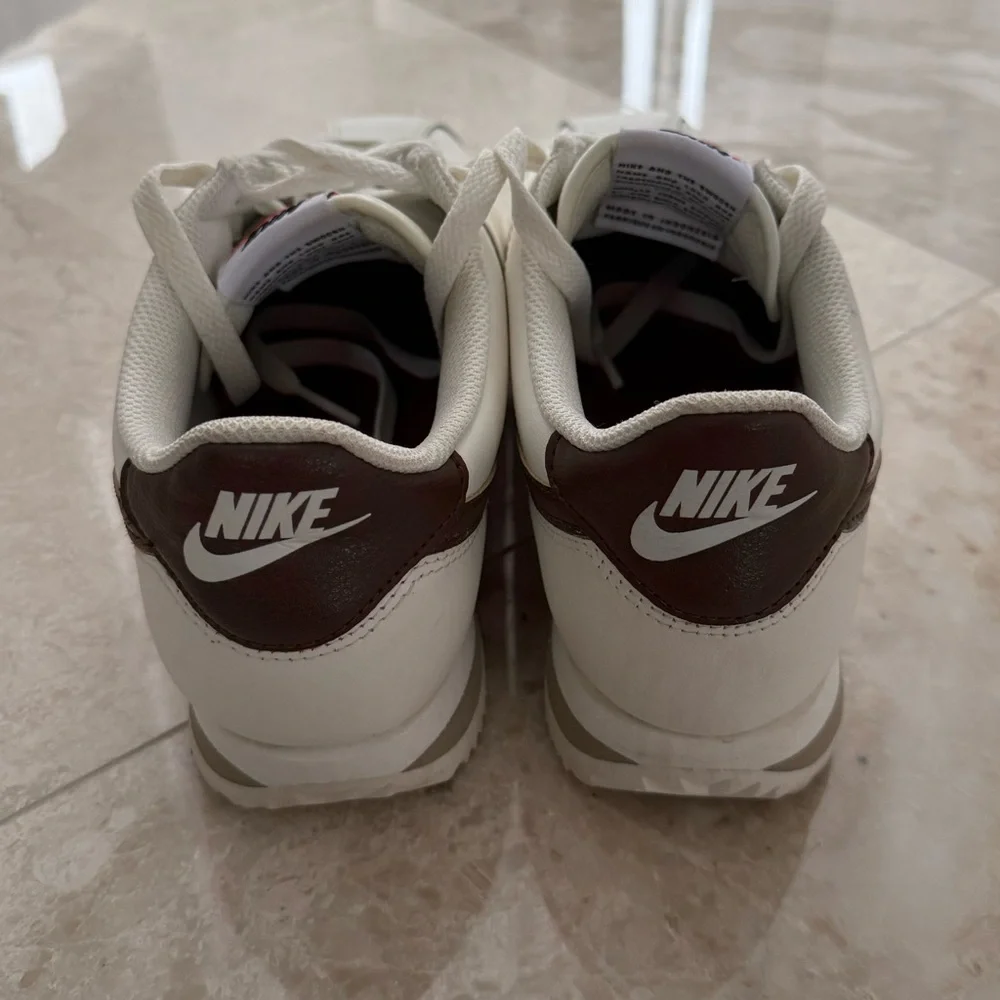 Nike Women's Cortez Leather - Picture 6 of 9